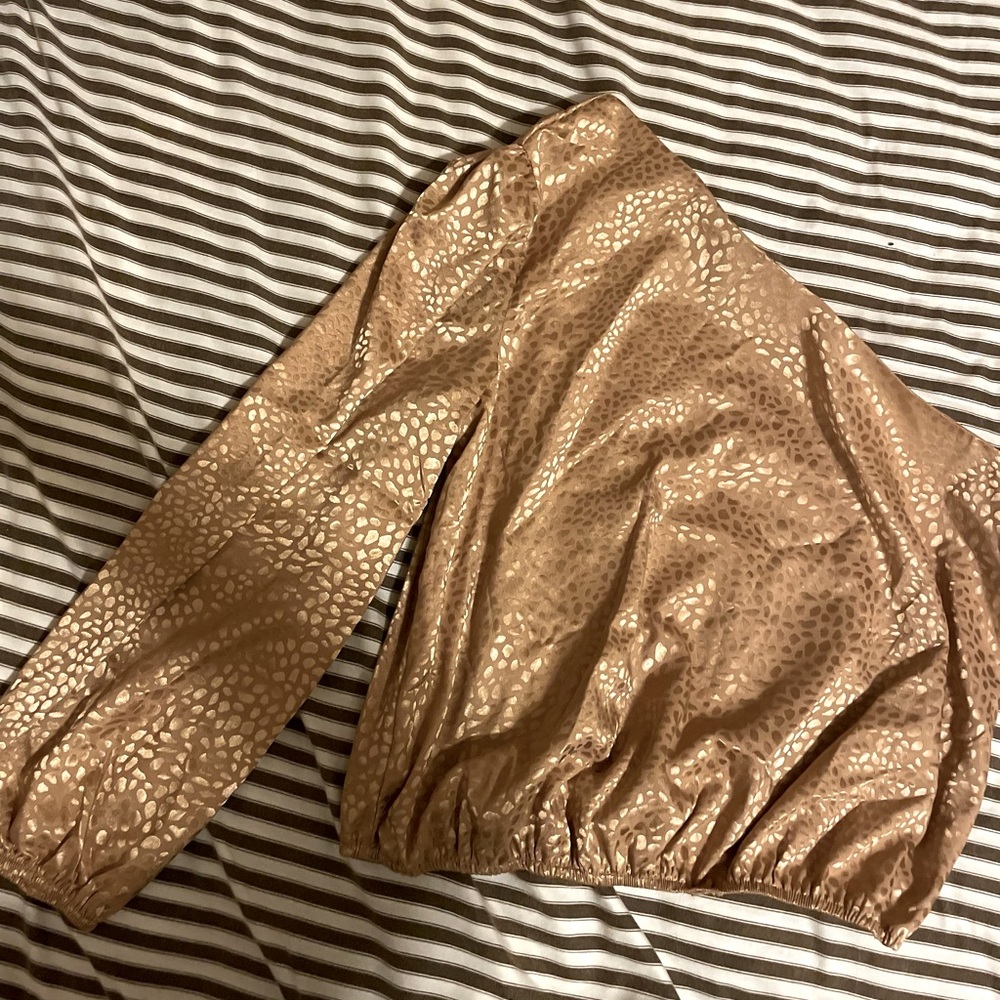 One shoulder top